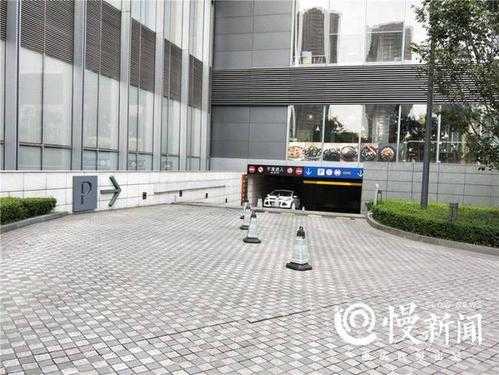 财富中心停车场重庆（财富中心停车场在哪）-图1